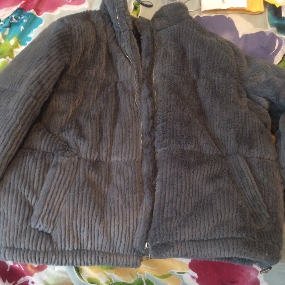 New with tag ribbed faux fur buffer - Picture 13 of 16